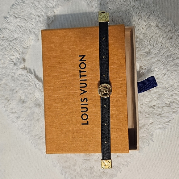 Authentic Louis Vuitton reversible Reve circle bracelet. - Picture 3 of 7